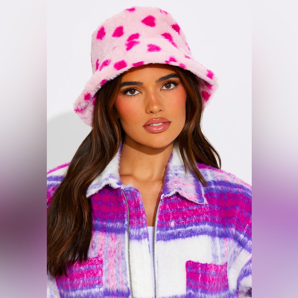 Chic Pink Bucket Hat with Heart Pattern